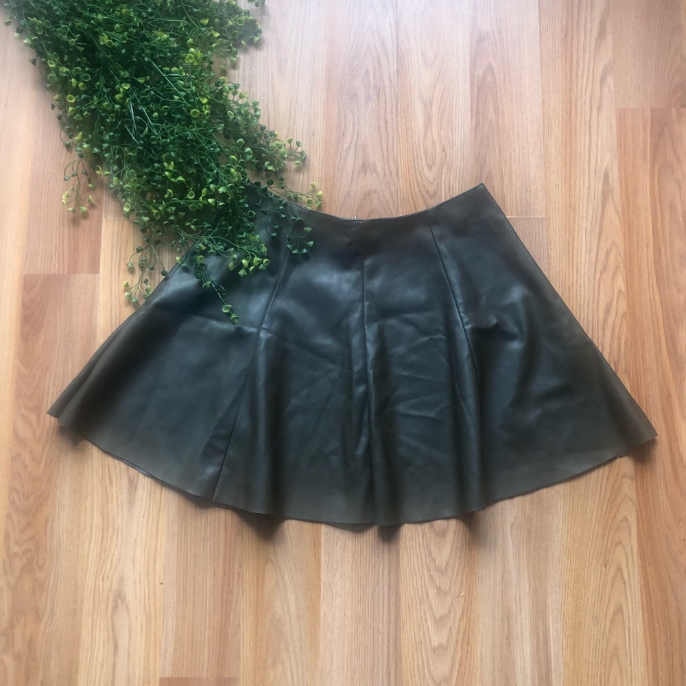 Design lab faux leather skirt 🌿